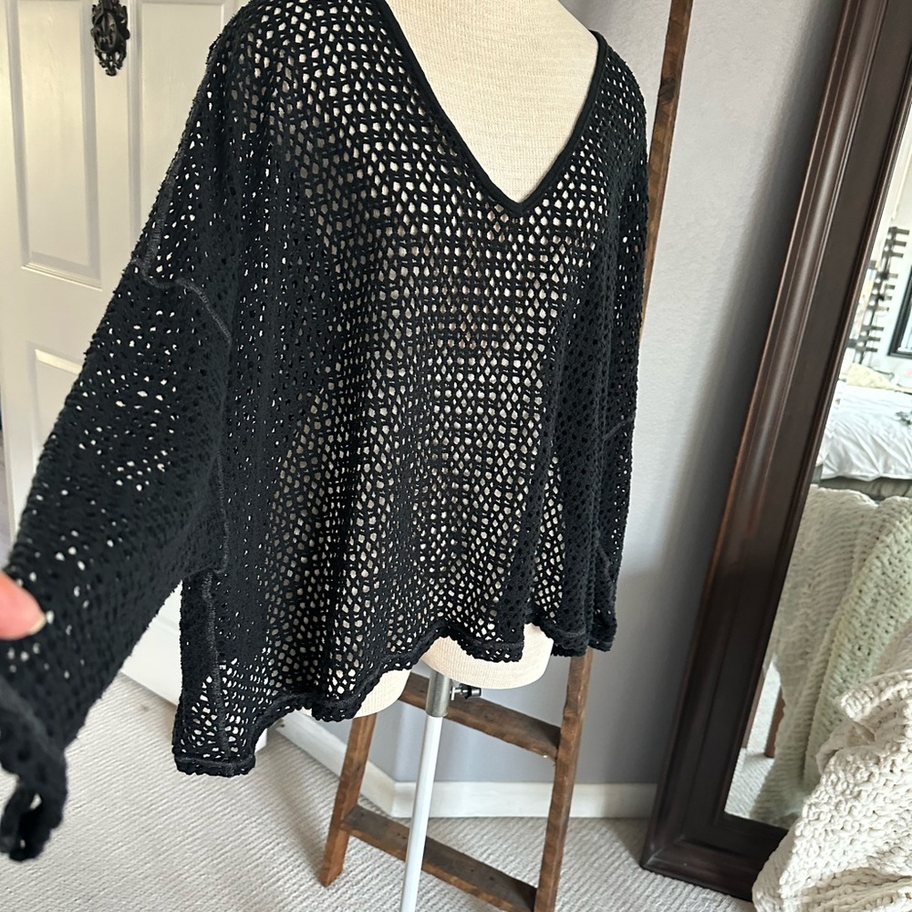 We The Free black V-Neck top, size large - Picture 3 of 10